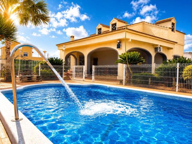 Casa en venta en la Foia, el Baix Vinalopó