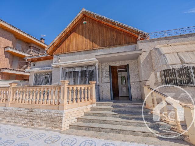 Casa en venta en Barrio San Francisco de Sales, Elda