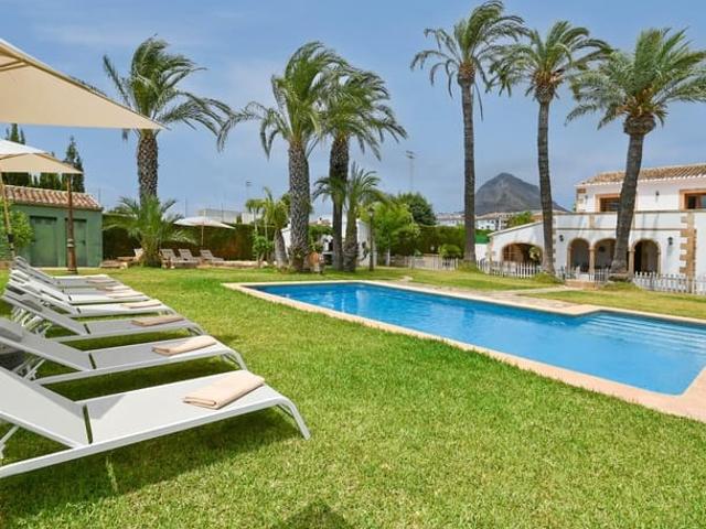 Villa en alquiler en Jávea