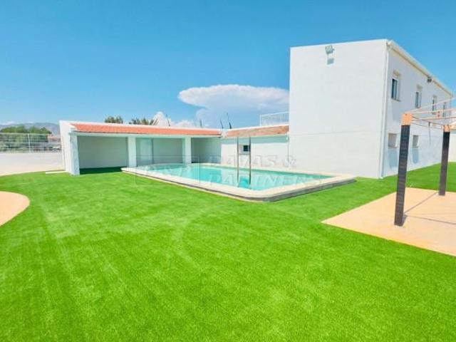 Villa en alquiler en Albatera