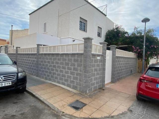 Villa en alquiler en Almería, 500 Viviendas