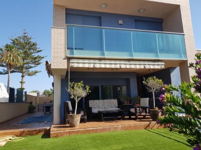 Villa en alquiler en Almería, Costacabana Villa en alquiler en Almería, Costacabana