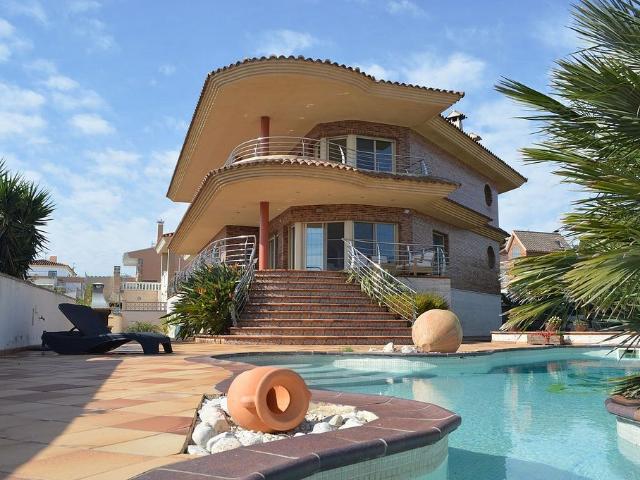 Villa en alquiler en L'ampolla