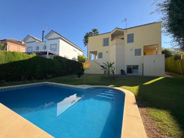 Chalet en alquiler en Bormujos, Sevilla