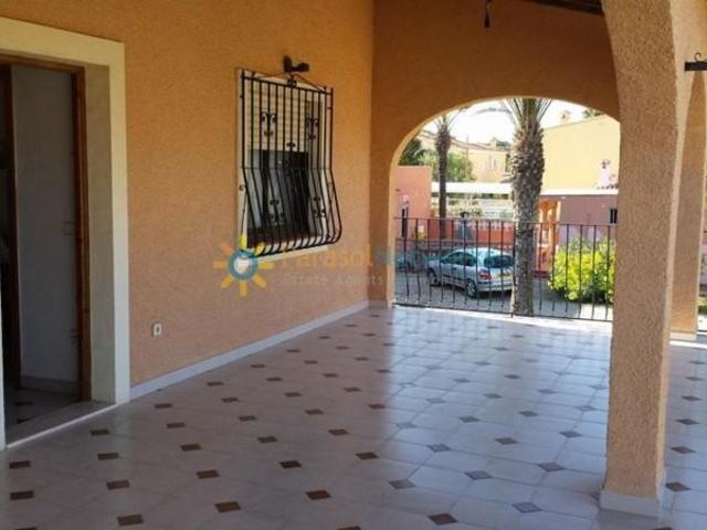Villa en alquiler en Dénia