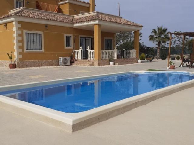 Villa en alquiler en Elche