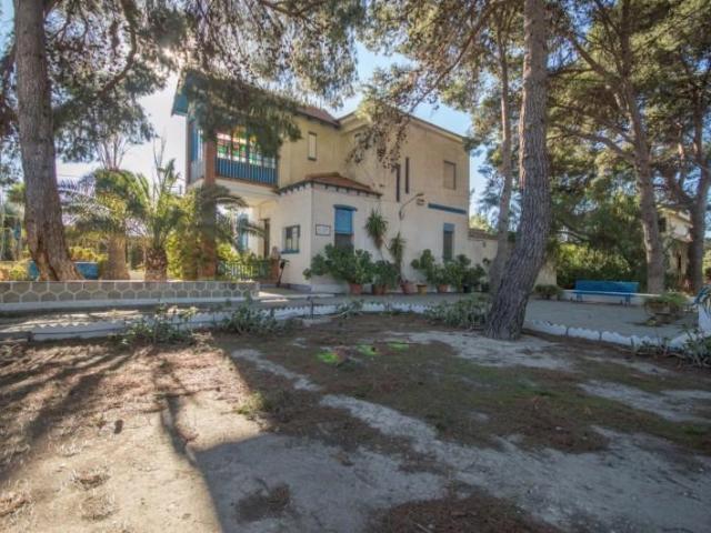 Villa en alquiler en Elda