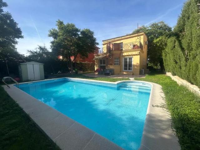 Chalet en alquiler en Gelves, Sevilla