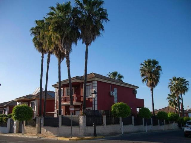 Chalet en alquiler en Urbanización La Mogaba, Gines