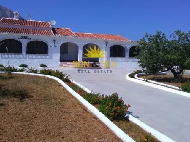 Villa en alquiler en Jávea