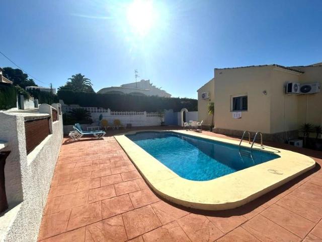 Villa en alquiler en Jávea