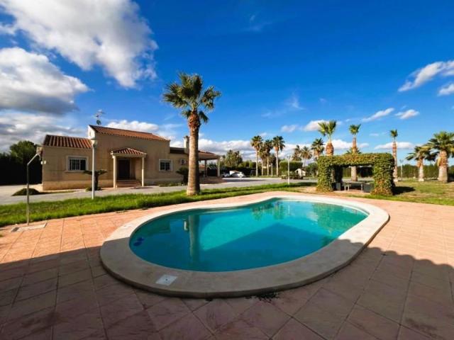 Villa en alquiler en Elche