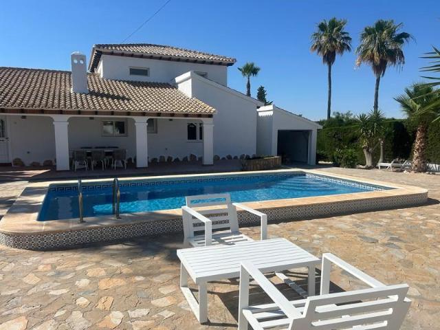 Villa en alquiler en Orihuela