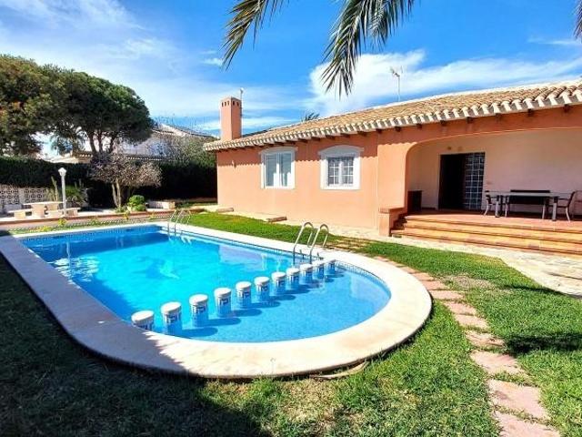 Villa en alquiler en Orihuela