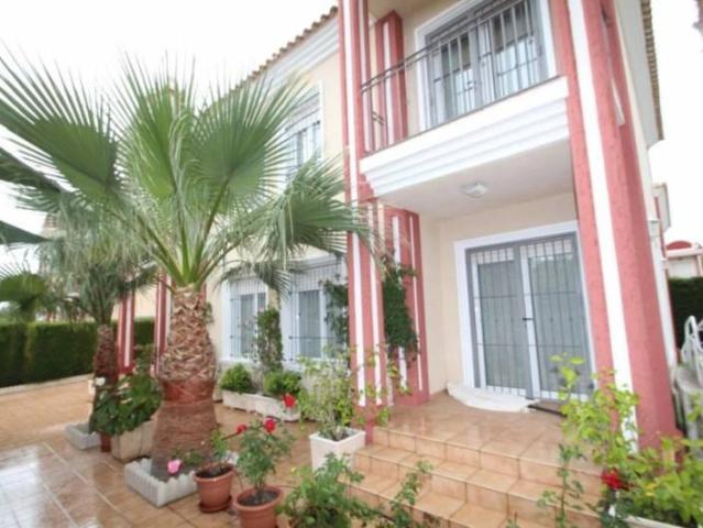 Villa en alquiler en Orihuela, Campoamor