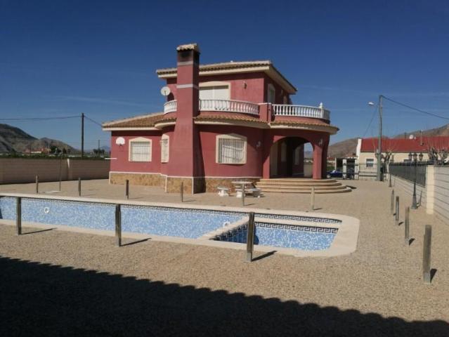 Villa en alquiler en Orihuela