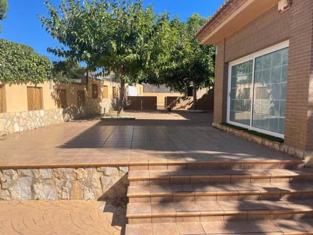 Villa en alquiler en Paterna