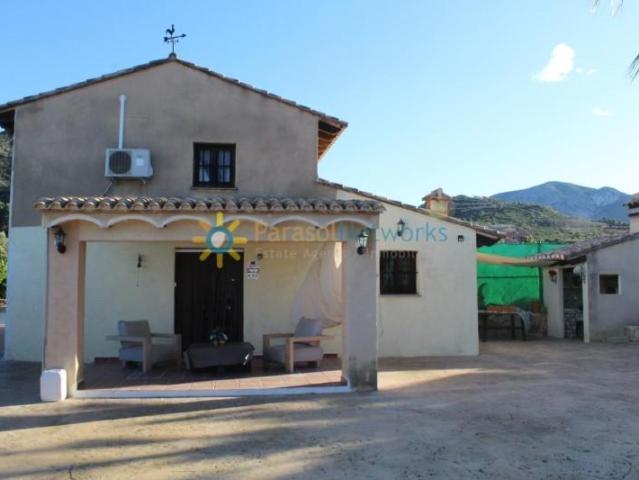 Villa en alquiler en Pego