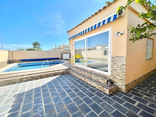 Chalet en alquiler en Pilar De La Horadada, Valencia