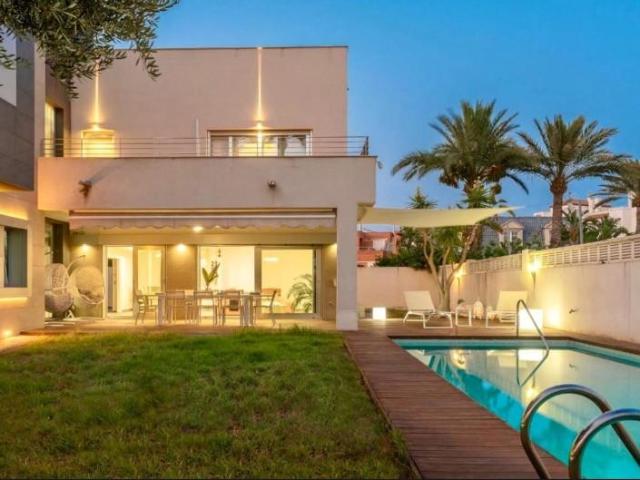 Villa en alquiler en Roquetas De Mar, Agua Dulce-Parador-El Campillo