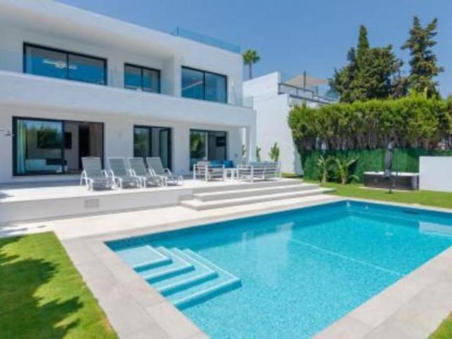 Villa en alquiler en San Pedro Alcántara, Guadalmina