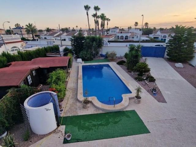 Villa en alquiler en Torrevieja, San Luis Villa en alquiler en Torrevieja, San Luis