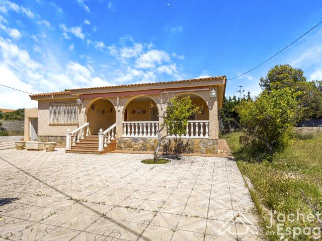 Chalet en venta en Bonalba, l'Alacantí