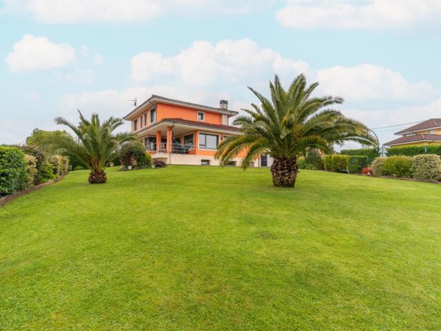 Villa en venta en Oviedo, La Covadonga