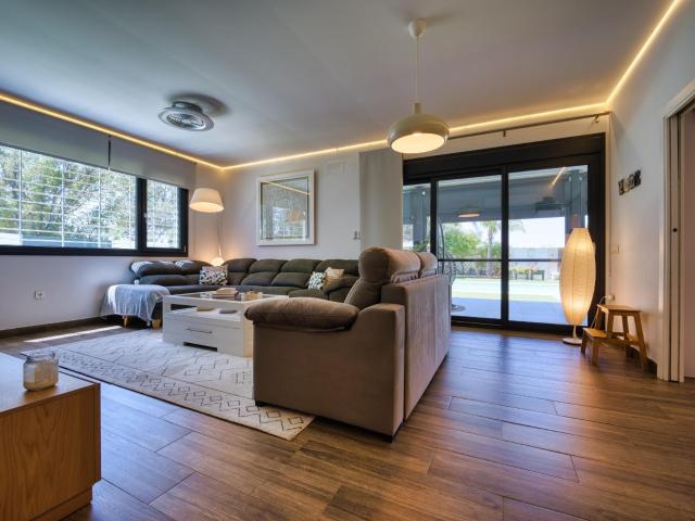 Casa en venta en El Pino, Carmona