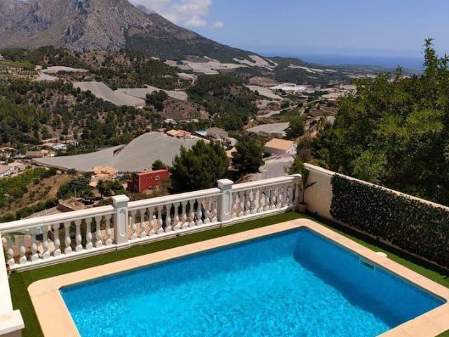 Casa en venta en Callosa D'en Sarrià, Urbanització L'Almèdia