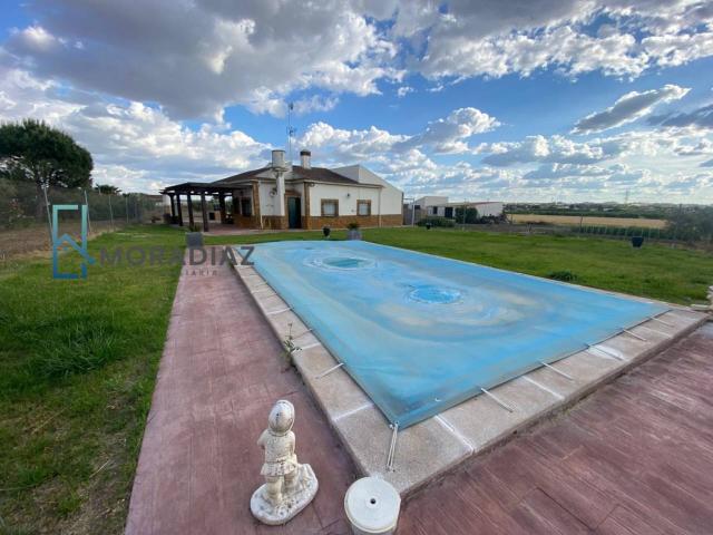 Villa en venta en Don Benito