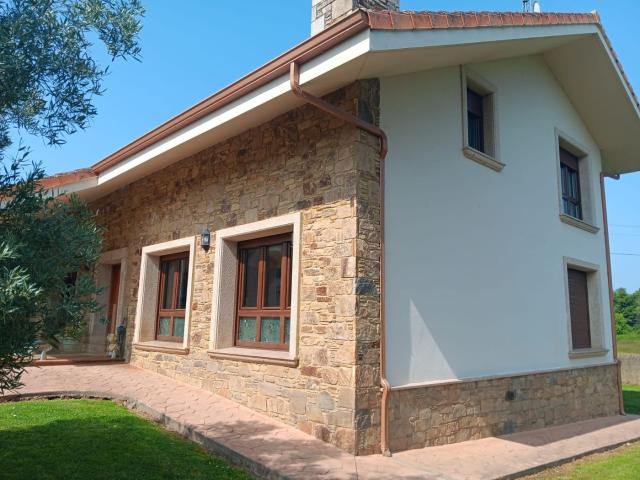 Chalet en venta en Abegondo, A Coruña