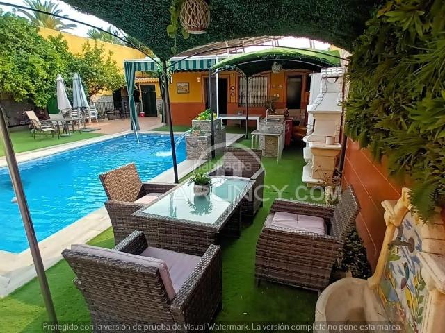 Chalet en venta en Alcalá De Guadaíra, Andalucía
