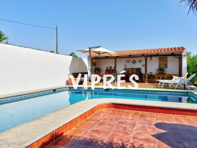 Chalet en venta en Alcuéscar, Extremadura