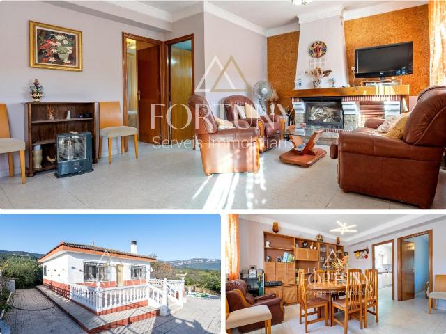 Villa en venta en Alforja, Urbanización Portugal