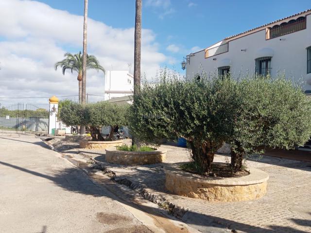Chalet en venta en La Algaba, Andalucía