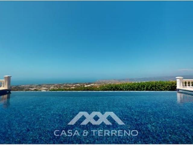 Villa en venta en Algarrobo, Los Llanos