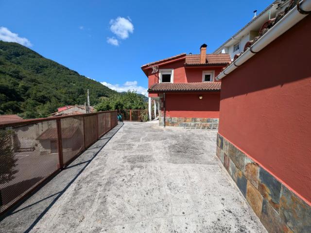 Chalet en venta en Aller, Asturias