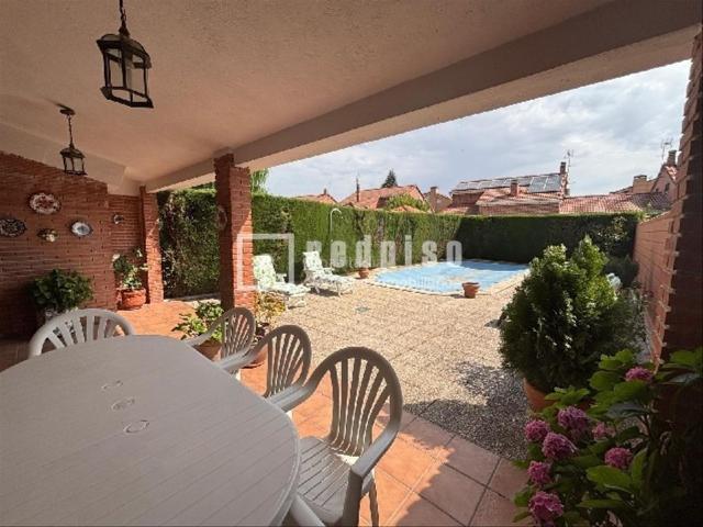 Villa en venta en Alovera