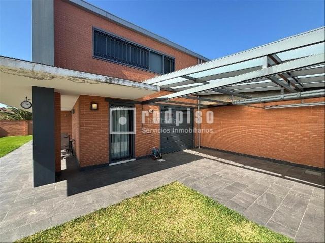 Villa en venta en Alovera