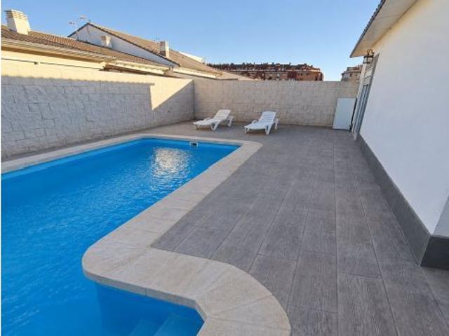 Casa en venta en Alovera, Guadalajara