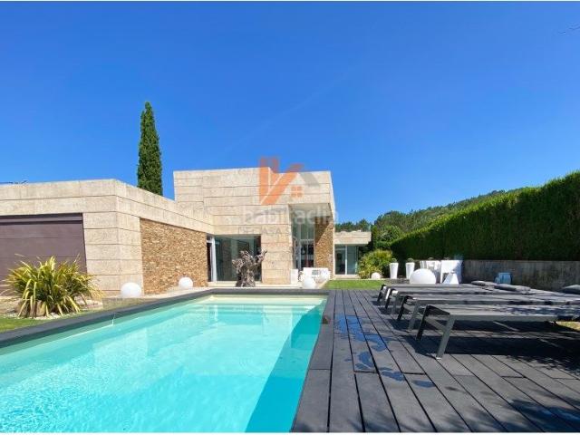 Chalet en venta en Ames, Santiago