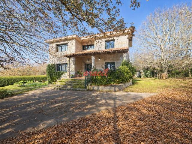 Chalet en venta en Amoeiro, Ourense