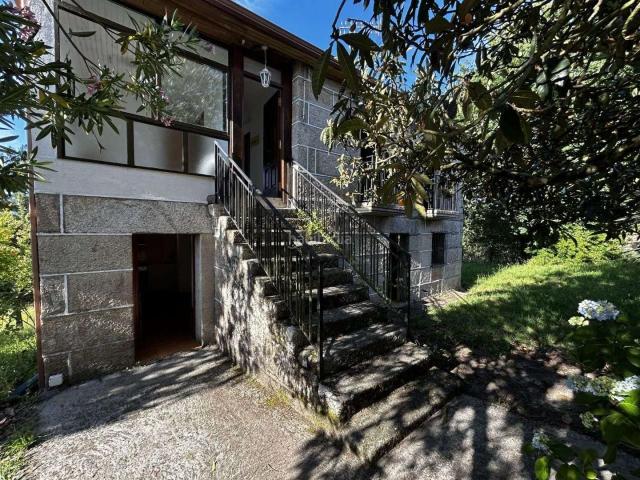 Chalet en venta en Amoeiro, Ourense