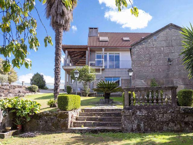 Chalet en venta en Poutás, Amoeiro