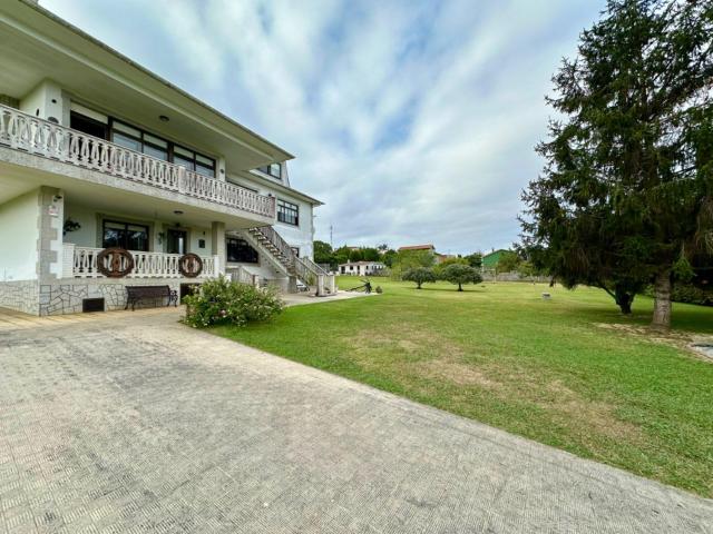 Chalet en venta en Ares, Ferrol