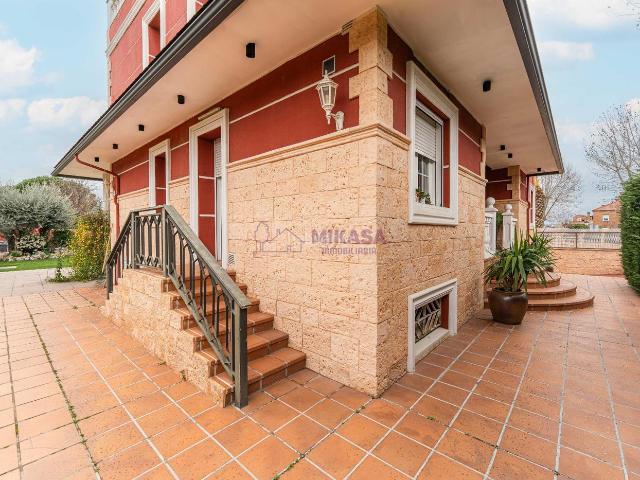 Villa en venta en Arroyomolinos, Ciudad Jardín