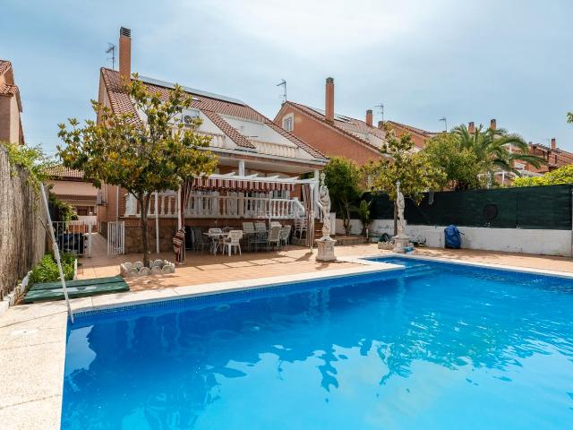 Villa en venta en Arroyomolinos, Ciudad Jardín