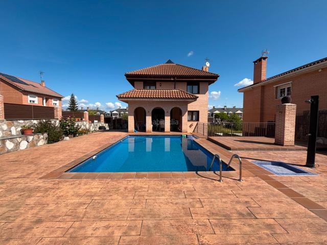 Villa en venta en Arroyomolinos, Ciudad Jardín