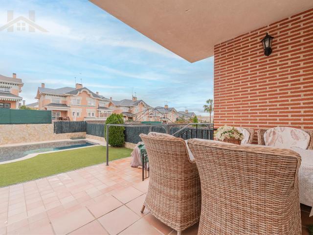Villa en venta en Arroyomolinos, Ciudad Jardín
